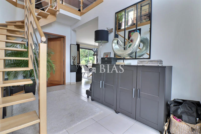 Maison contemporaine - 197 m² - 6 pièces