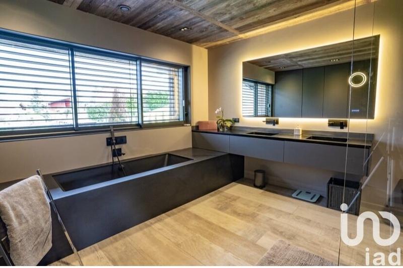 Châlet - 219 m² - 7 pièces