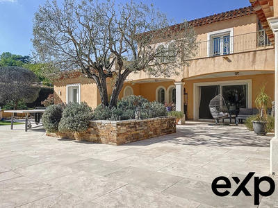 Villa - 240 m² - 7 pièces