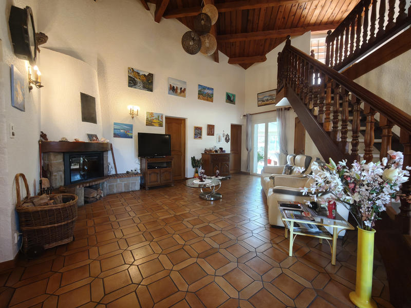 Maison - 235 m² - 7 pièces