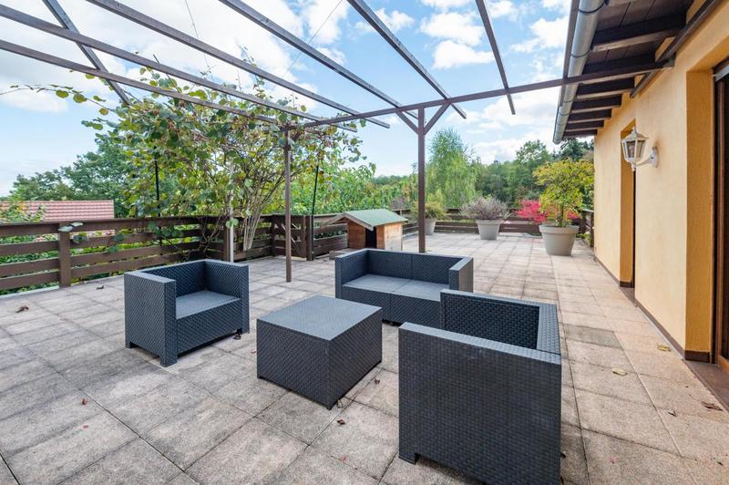 Maison - 236 m² - 10 pièces