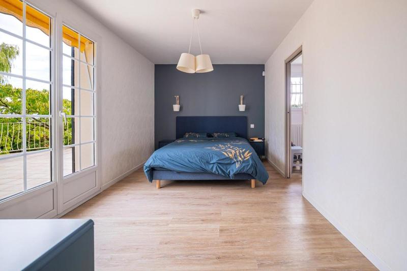 Maison traditionnelle - 261 m² - 6 pièces