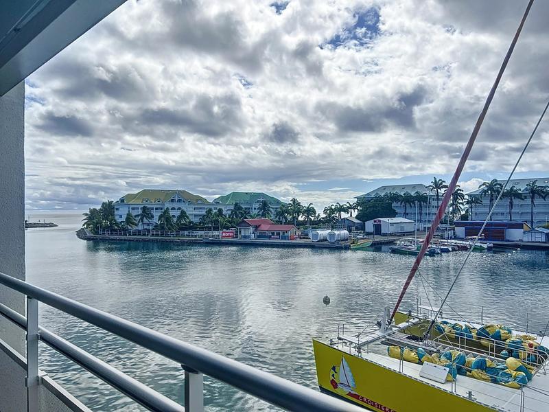 Appartement - 1 250 m² - 50 pièces