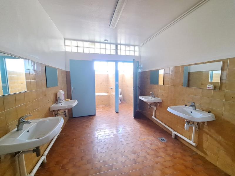 Château - 5 346 m² - 1 pièce