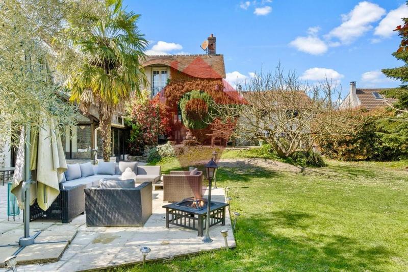 Propriété - 399 m² - 13 pièces