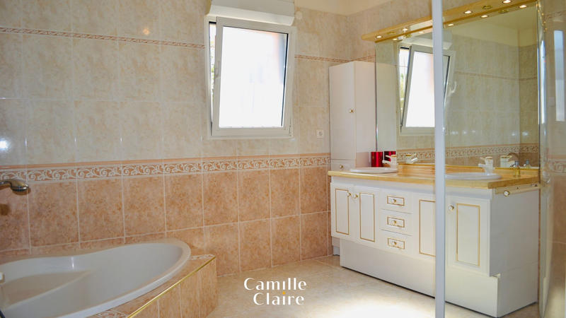 Villa - 240 m² - 10 pièces