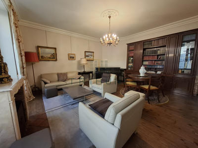 Maison - 325 m² - 12 pièces