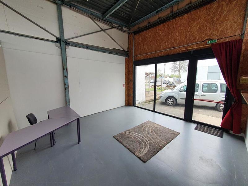 Local d'activité / Entrepôt - 230 m²