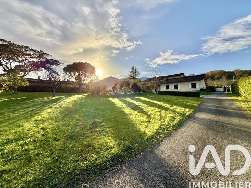 Maison - 210 m² - 7 pièces