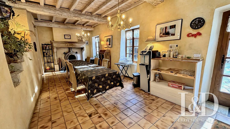 Bastide - 1 400 m² - 38 pièces