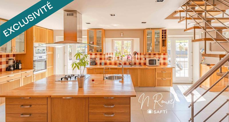 Maison - 300 m² - 12 pièces