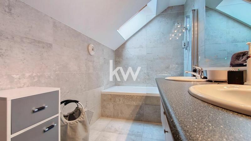 Maison jumelée - 180 m² - 5 pièces