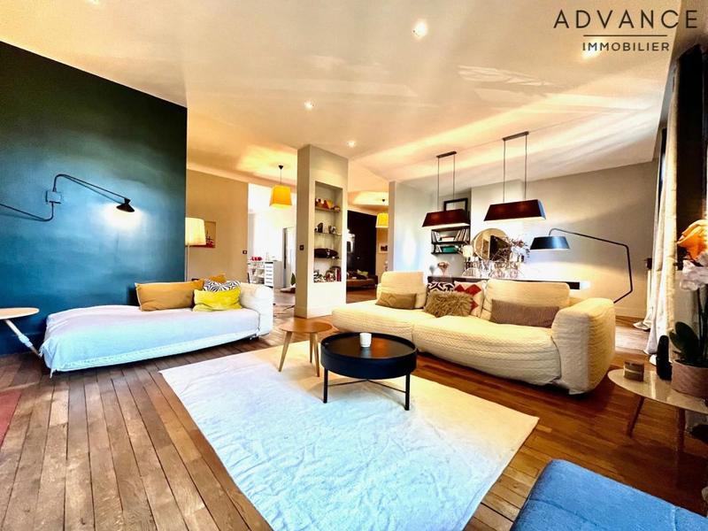 Maison - 315 m² - 12 pièces