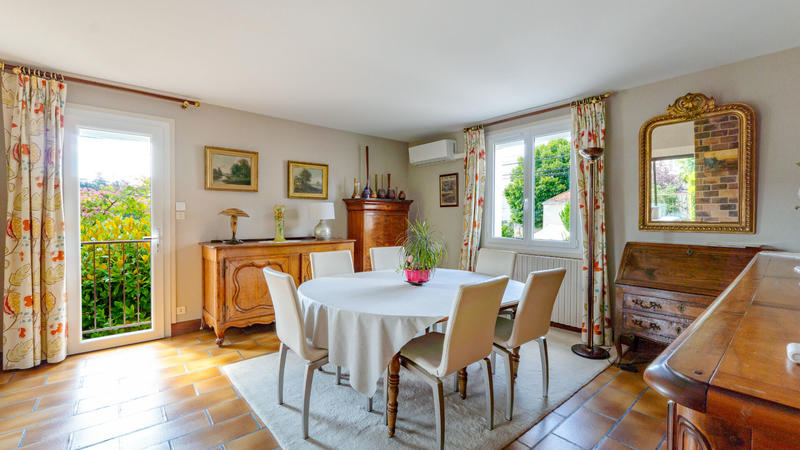 Maison - 280 m² - 7 pièces