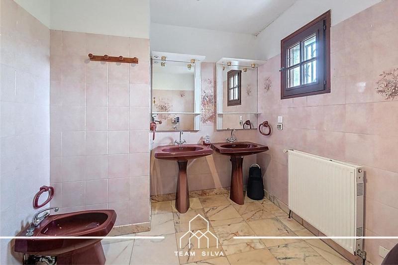 Pavillon - 220 m² - 7 pièces