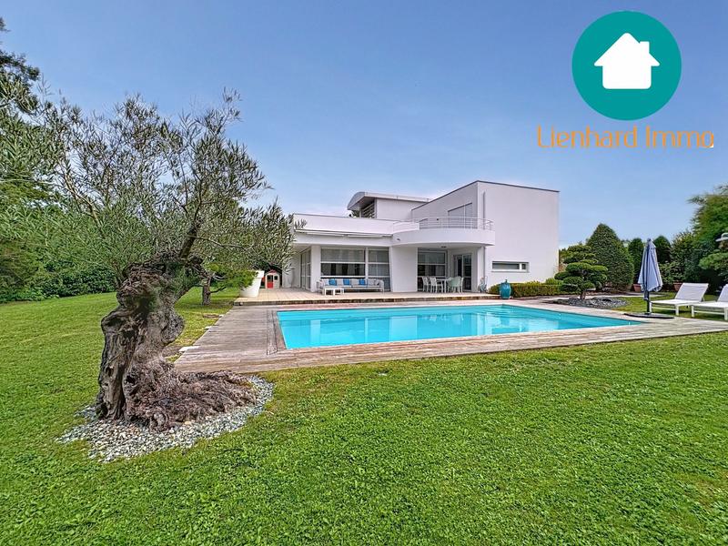 Villa - 300 m² - 7 pièces