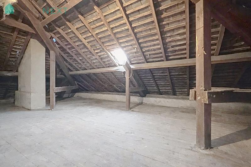 Maison - 213 m² - 9 pièces