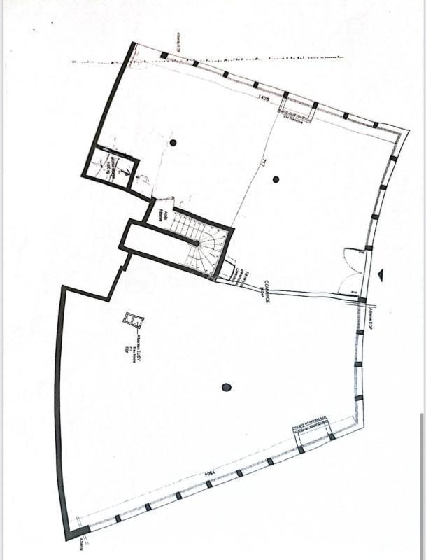 Local commercial - 422 m² - 2 pièces