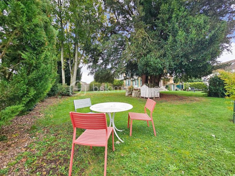 Demeure - 180 m² - 9 pièces