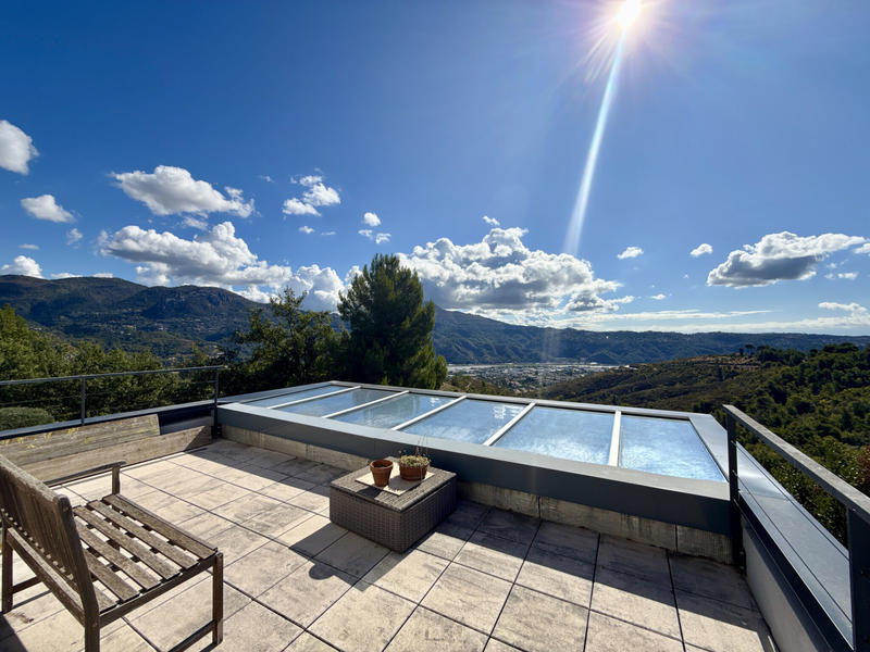 Maison - 300 m² - 7 pièces