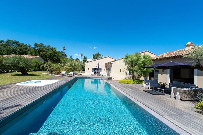 Maison - 277 m² - 7 pièces