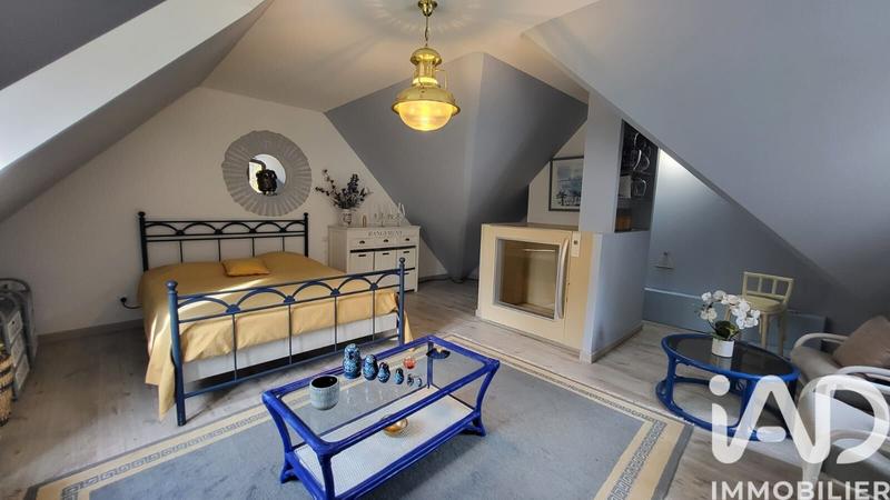 Maison - 235 m² - 10 pièces