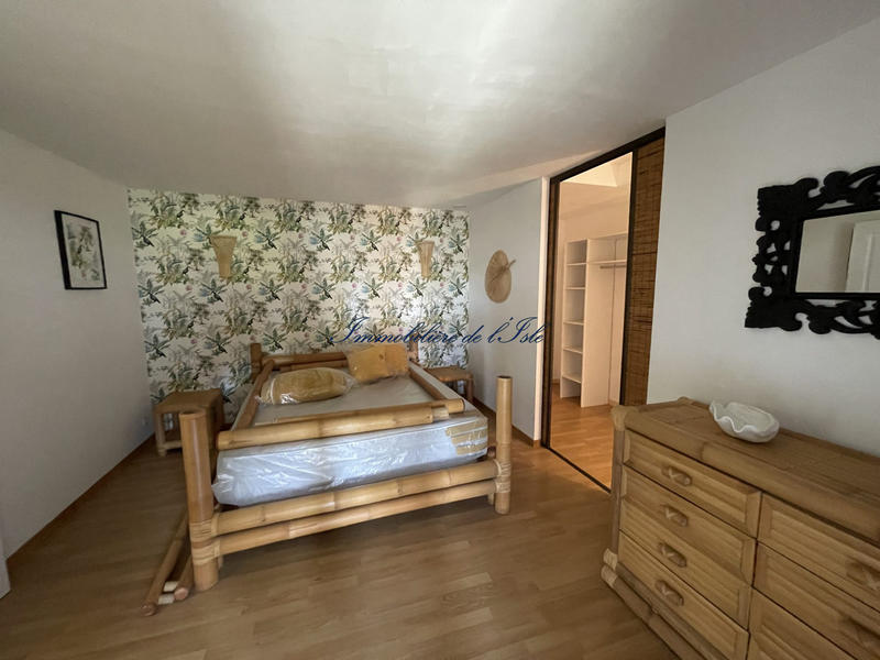 Maison - 235 m² - 8 pièces