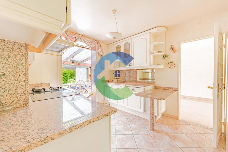 Maison - 215 m² - 8 pièces