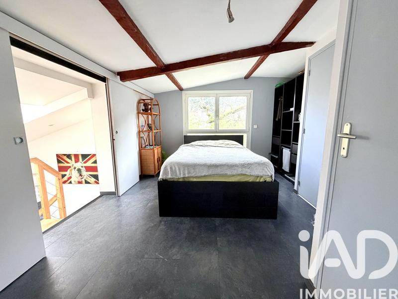 Maison - 223 m² - 9 pièces