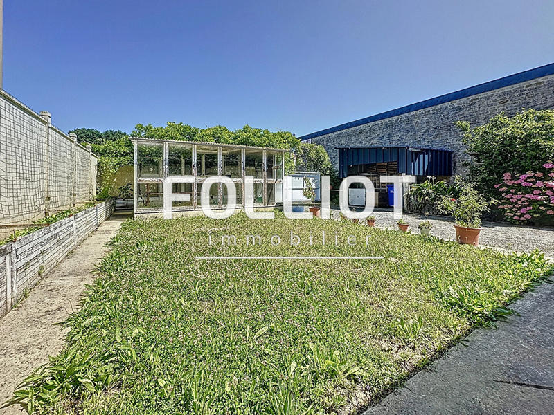 Maison - 302 m² - 16 pièces