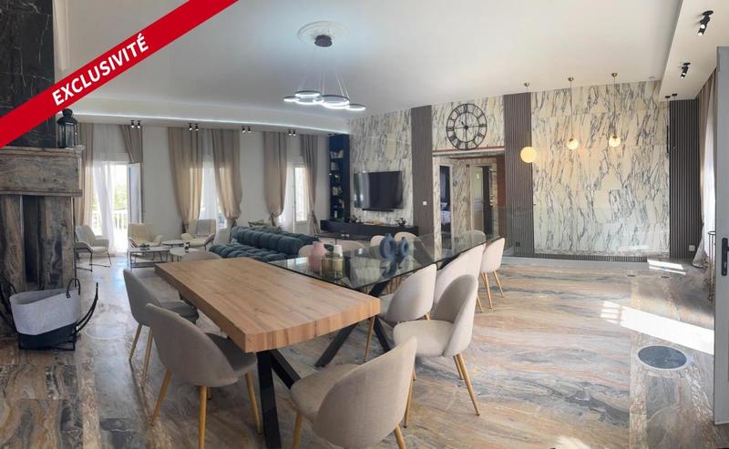 Demeure - 351 m² - 8 pièces