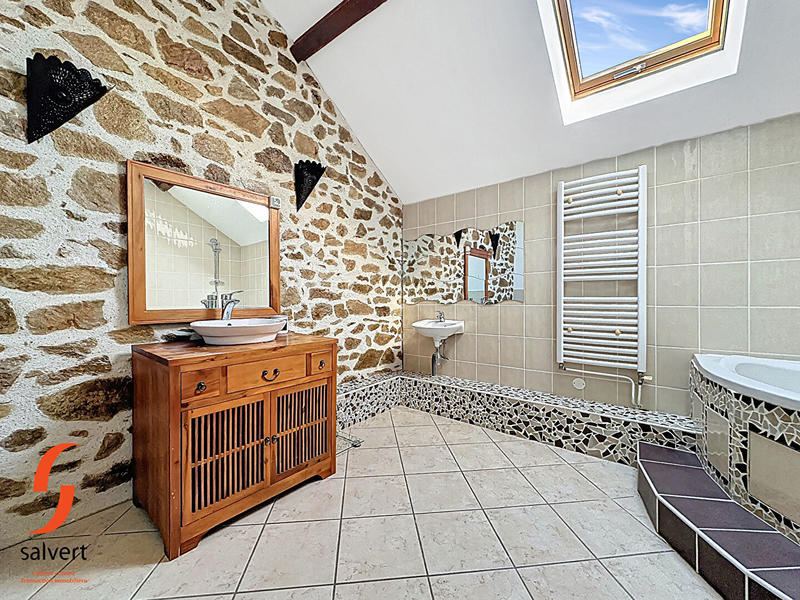 Maison - 201 m² - 6 pièces