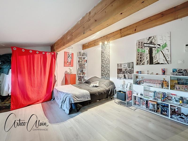 Maison - 271 m² - 9 pièces