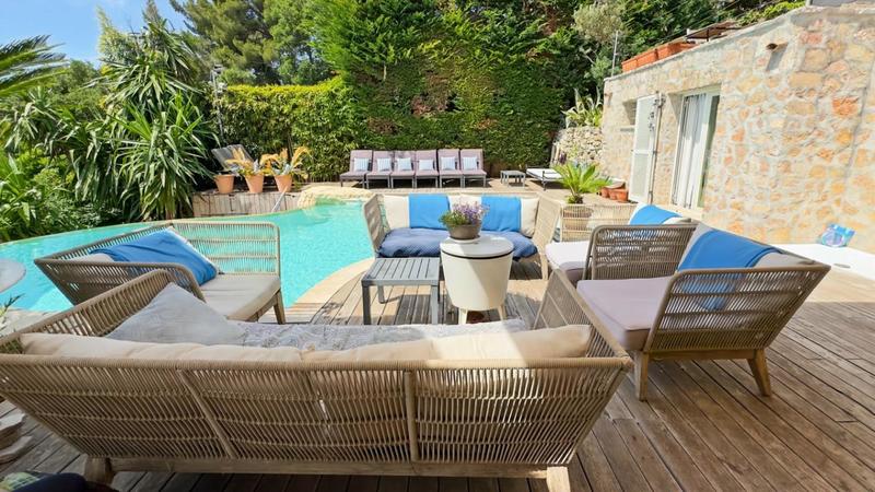 Maison - 220 m² - 5 pièces