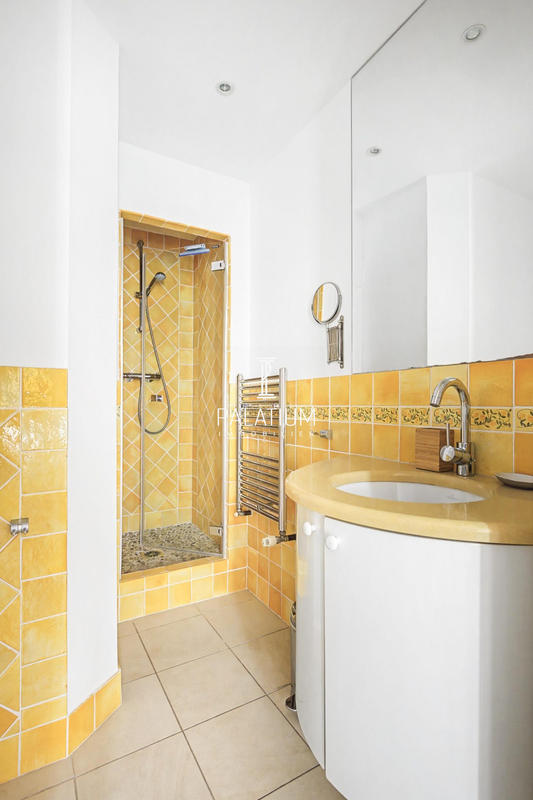 Appartement - 169 m² - 9 pièces