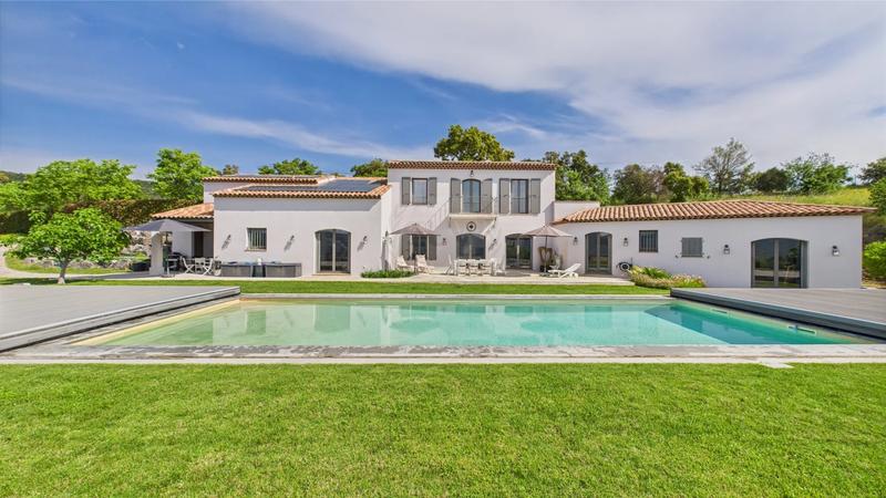 Maison - 250 m² - 8 pièces