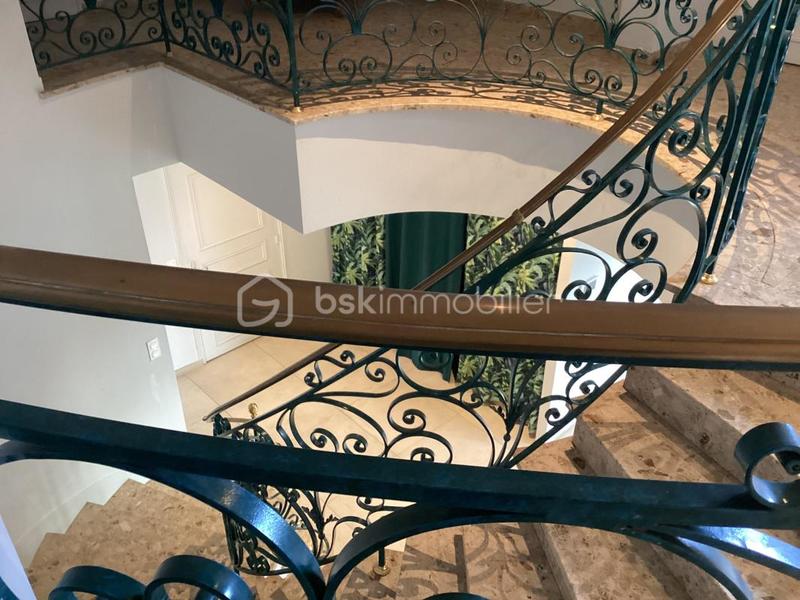 Maison d'architecte - 310 m² - 10 pièces