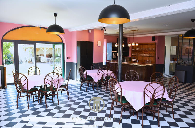 Immeuble - 495 m² - 8 pièces