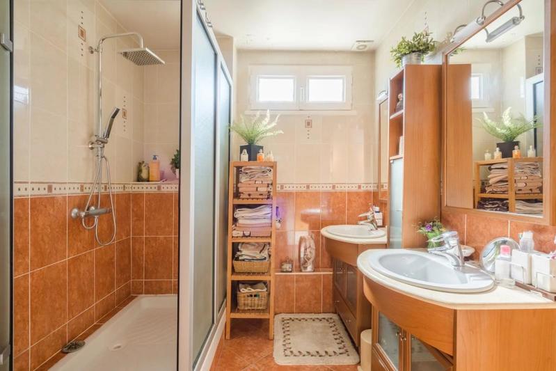 Maison - 230 m² - 10 pièces