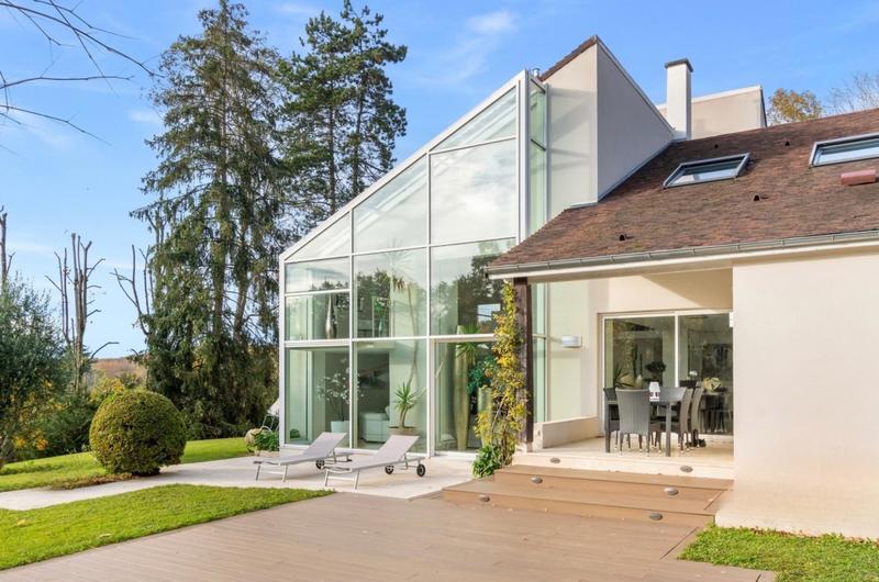 Maison - 260 m² - 7 pièces