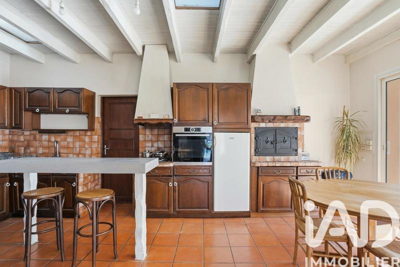 Maison - 328 m² - 10 pièces