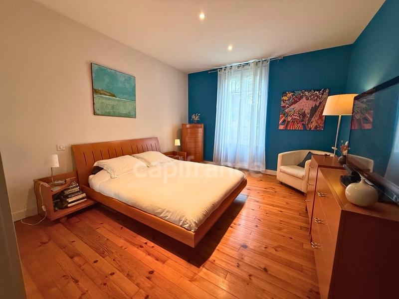 Maison - 195 m² - 9 pièces