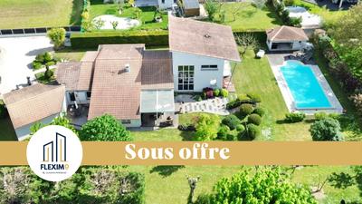 Maison - 274 m² - 10 pièces