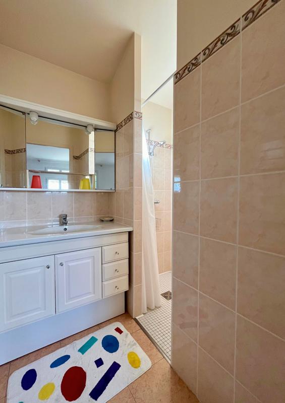 Maison - 202 m² - 6 pièces