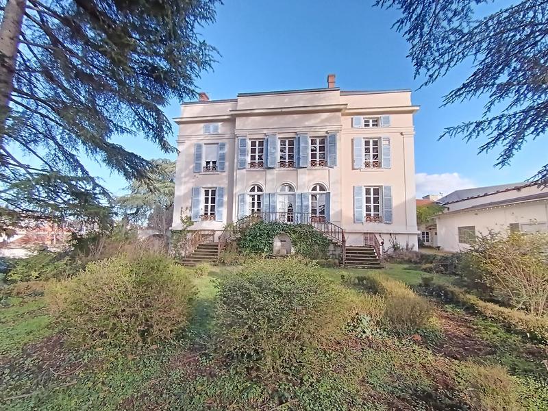 Maison - 424 m² - 11 pièces