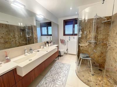 Villa - 188 m² - 6 pièces