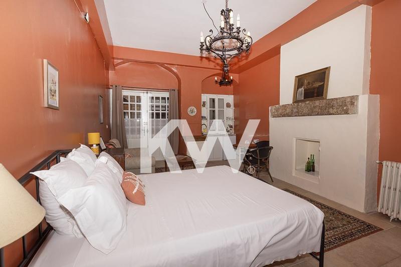 Maison - 680 m² - 18 pièces