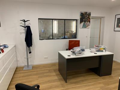 Local d'activités - 275 m²