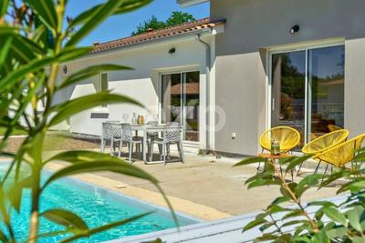 Maison - 180 m² - 8 pièces