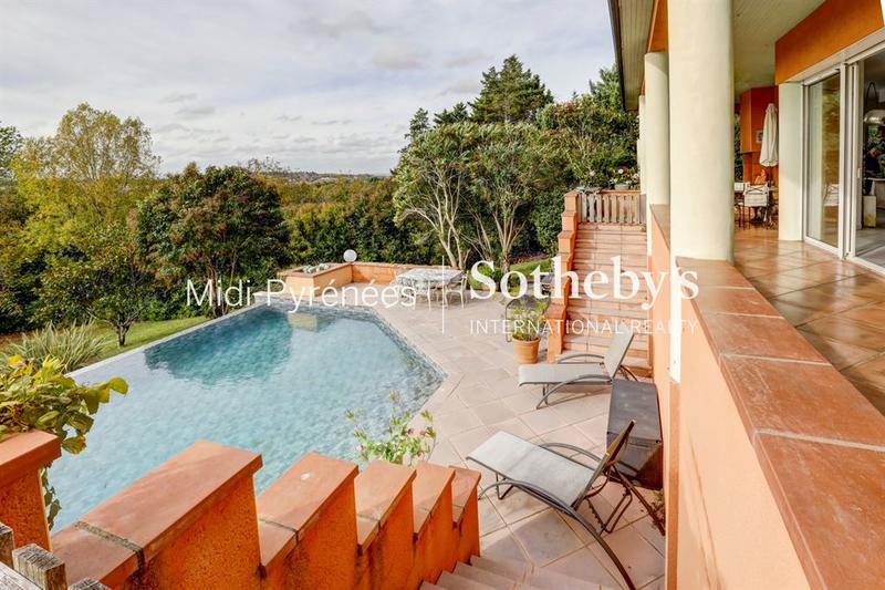 Maison - 215 m² - 7 pièces